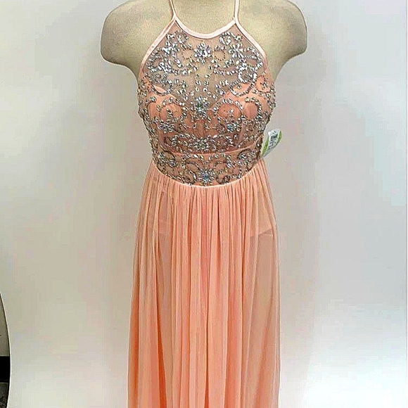 Windsor Dresses & Skirts - BNWT WINDSOR FORMAL Elegant Pink Embellished Dress